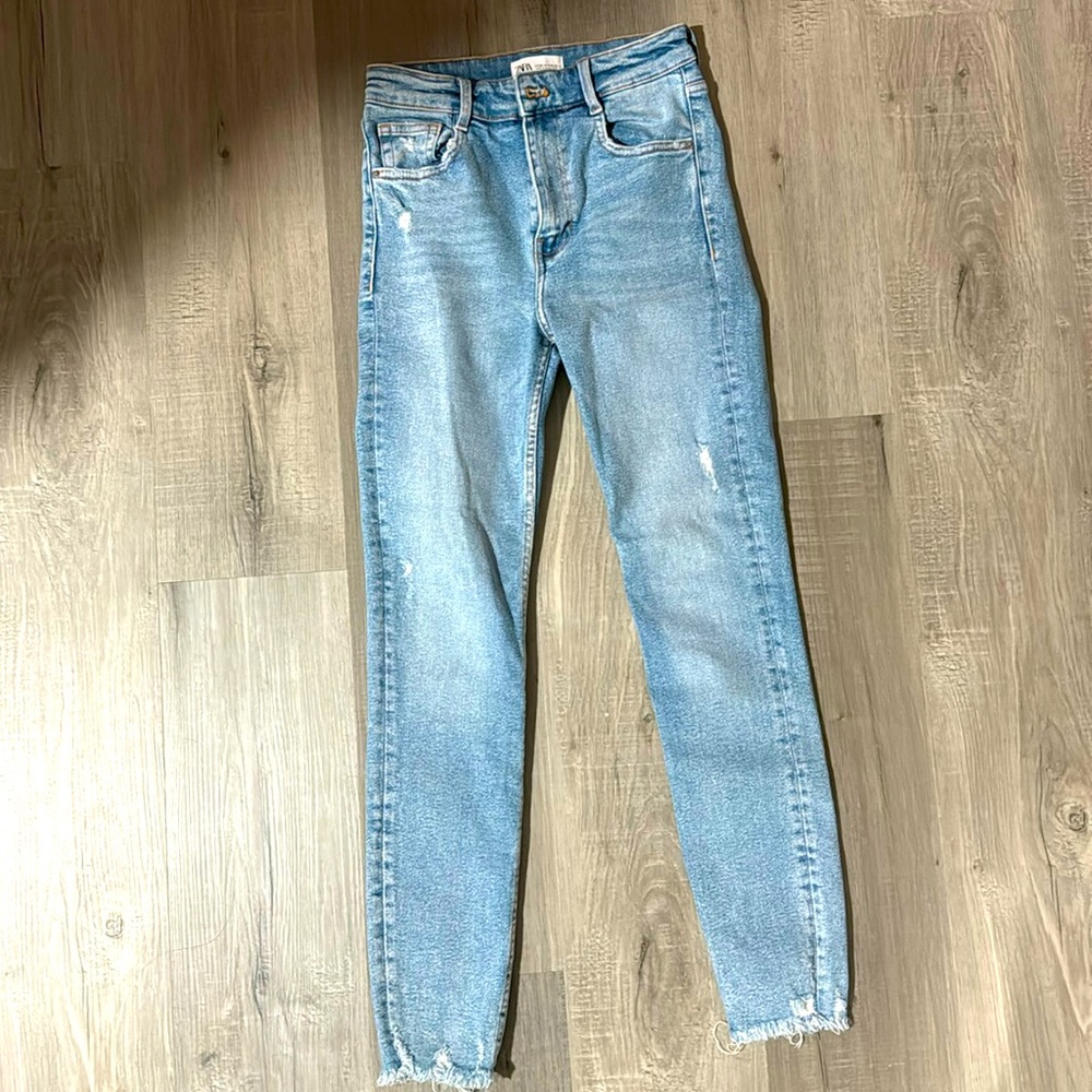 Zara light blue high rise skinny jean size 4, fits size 25-26 waist